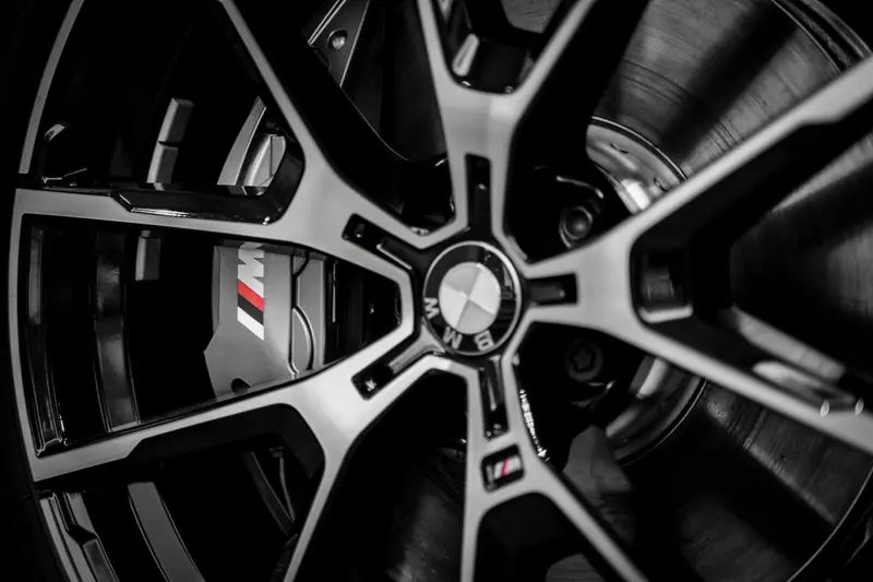Precision-machined alloy wheel and brake assembly